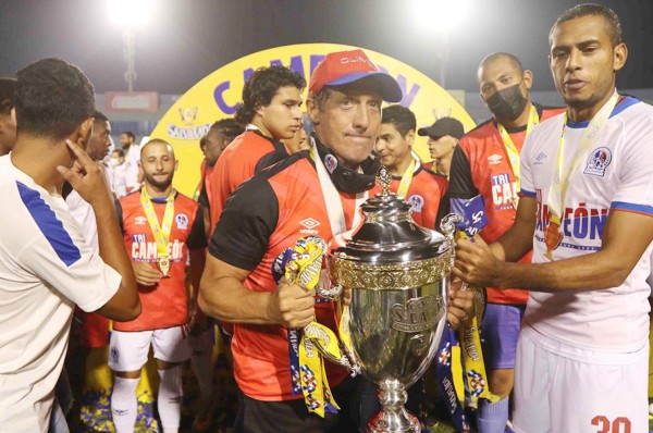 Los récords que pueden romper el Olimpia y Pedro Troglio en el torneo que se viene; ¿podrá alguien frenarlo?