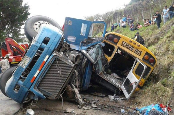Seleccionado costarricense Bryan Oviedo se solidariza con víctimas del accidente vial en Honduras