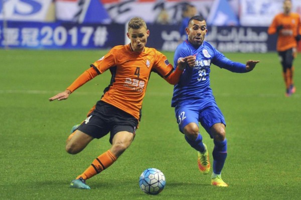 Tanto dinero gastado para un amargo debut de Carlos Tévez en China