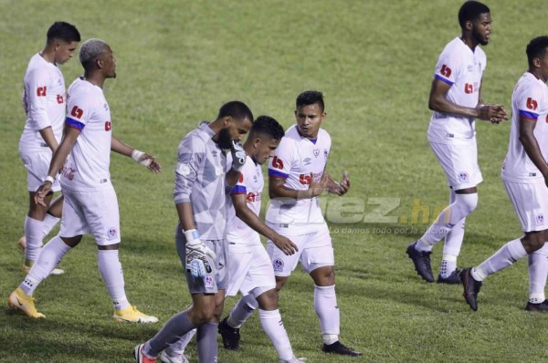 ¡Figura del Real España llegó con la mandíbula rota al Olímpico, las mejores fotos del Real España-Olimpia!