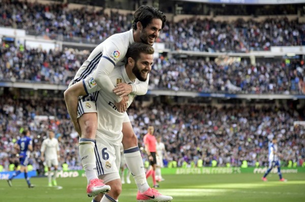 Real Madrid sufre pero logra derrotar al Alavés y sigue en la cima