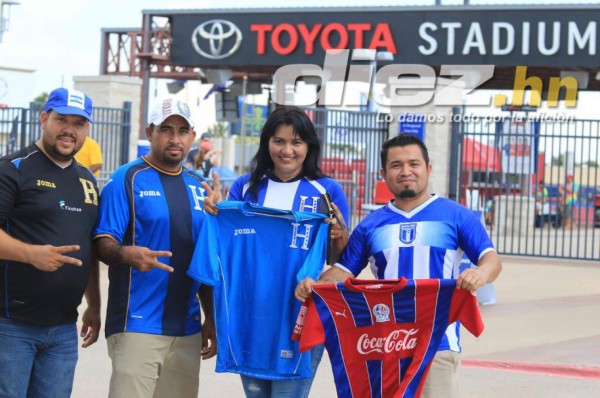 ¿Quién es la rubia? Belleza y fervor previo al Honduras-Canadá
