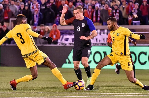 Bruce Arena logra su primer triunfo con la nueva selección de Estados Unidos que arma