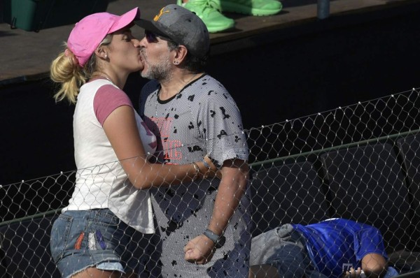 La policía va al hotel de Maradona tras una discusión con su pareja