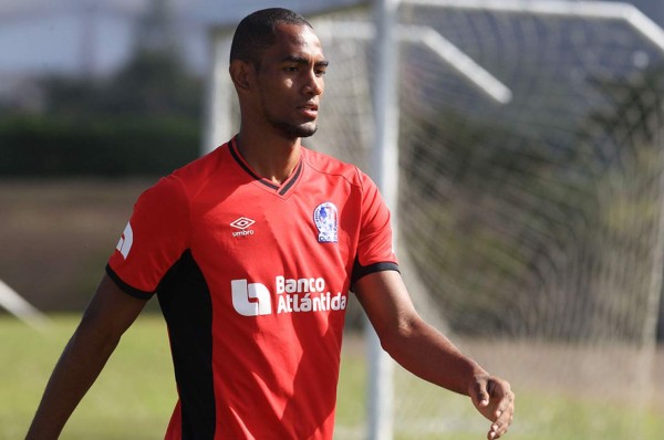 ¡Jerry Bengtson fuera del Olimpia; Deybi Flores renovó su contrato!