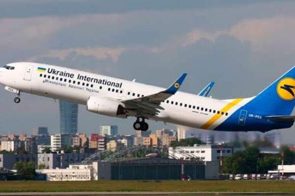 Un avión se estrella en la capital de Irán con un total de 180 pasajeros