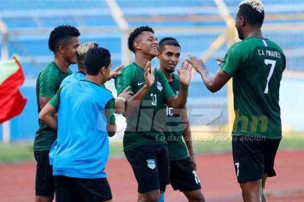 Atlético Pinares golea al Lone FC y lo complica en la tabla del descenso del grupo B