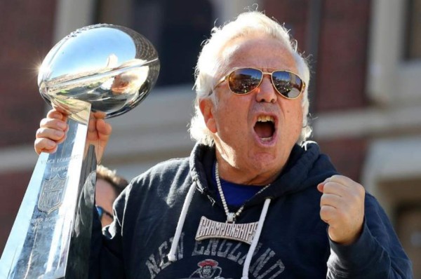 Robert Kraft, dueño de los New England Patriots, es acusado de solicitar prostitución