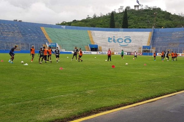 Marathón entrenó en el estadio Nacional previo a enfrentar a Olimpia en el clásico
