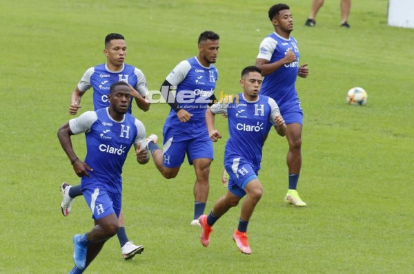 Choco Lozano, Alex López y Rubilio realizan el primer entreno bajo el mando del Bolillo Gómez