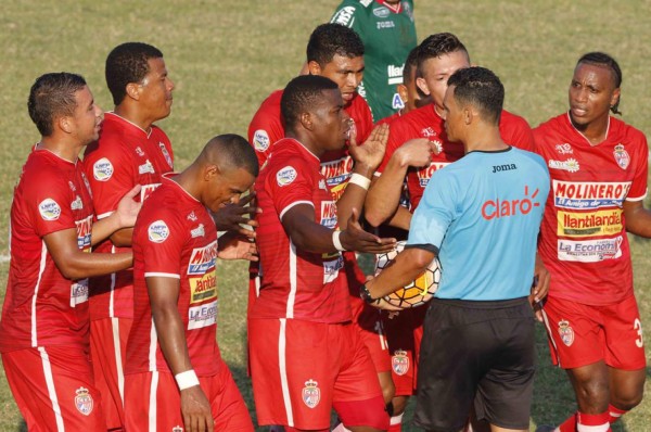 Jonathan Paz del Real Sociedad al árbitro: 'Expulsame pues hijo de p... perro'