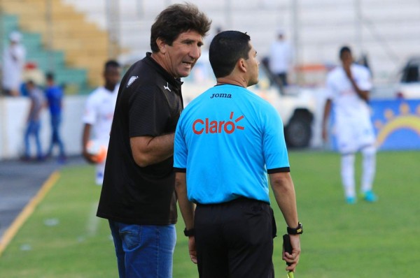 El entrenador del Olimpia Héctor Vargas es castigado con dos partidos