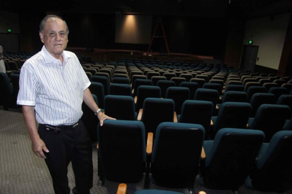 El maestro José de la Paz Herrera está de cumpleaños