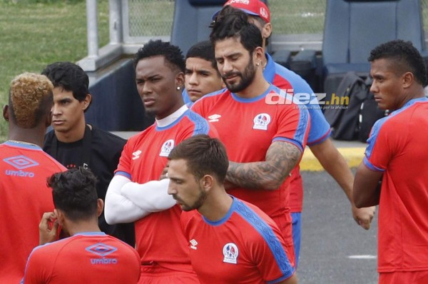 FOTOS: La tristeza de Ferrari y la charla de Beckeles con el preparador físico