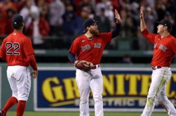 Con Grand Slam de Schwarber, los Medias Rojas arrollan a los Astros 12x3