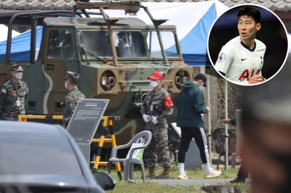 El surcoreano Son Heung-min cambia su uniforme de futbolista por el militar