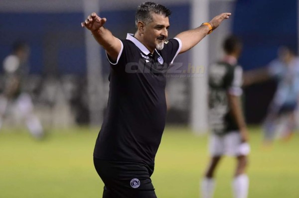 Diego Vázquez: 'Ganamos con autoridad los dos partidos y no tenemos que descuidar detalles'