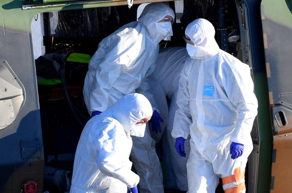 ¡La otra guerra! Francia y Estados Unidos luchan por comprar mascarillas chinas