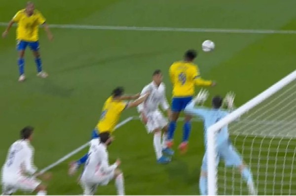 Con doblete de Benzema, Real Madrid derrotó al Cádiz del Choco Lozano en la liga española