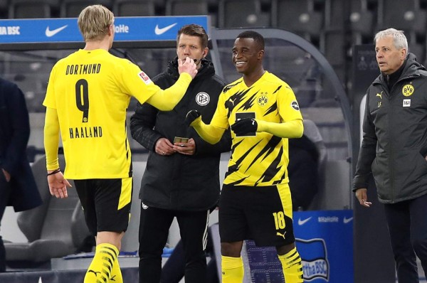 Moukoko, de 16 años, se convierte en el más joven en jugar en la Bundesliga