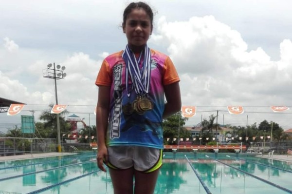 Sairy Escalante, la pequeña 'tiburón” hondureña que ya triunfa en natación