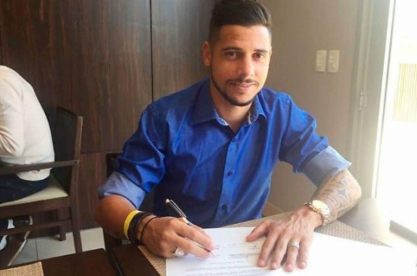 Increíble regreso de Cicinho al fútbol tras dejar atrás su problema con el alcohol