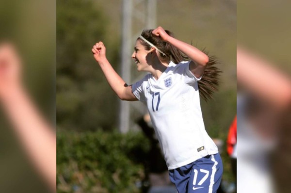 Conoce a Carla Humphrey, la futbolista europea más bella del mundo