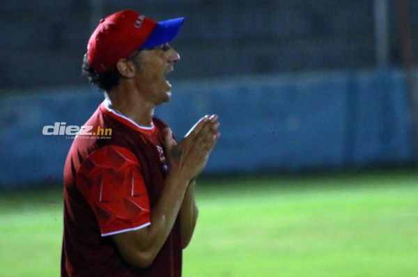 Pedro Troglio responde: 'Para mí no hay momento de crisis, vamos primeros en la tabla'