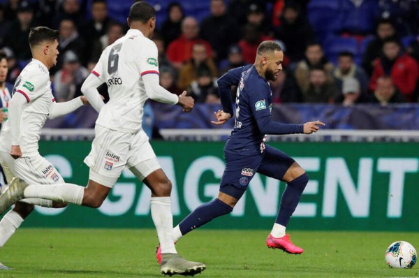 Fútbol francés proyecta comenzar la próxima temporada el 23 de agosto