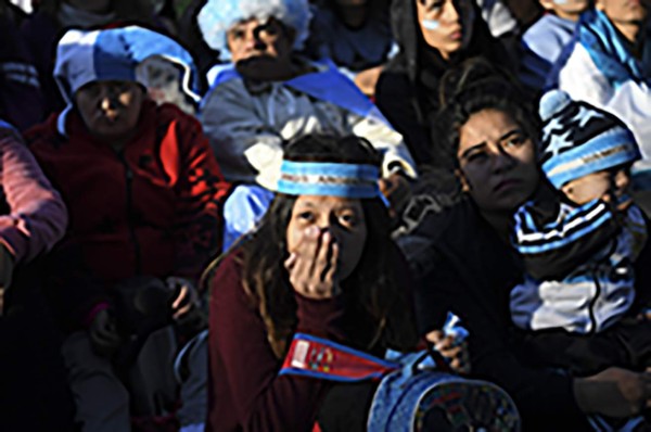 FOTOS: Llanto y desolación de los argentinos tras la derrota contra Croacia