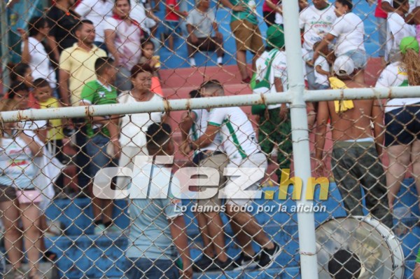NO SE VIO POR TV: Peleas, legionarios y belleza en las gradas de los estadios hondureños