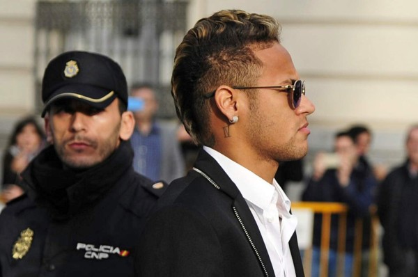 Fiscalía pide dos años de cárcel para Neymar, jugador del Barcelona