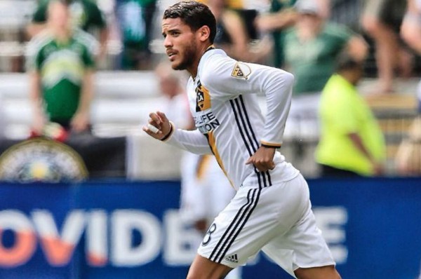 Según TVNotas: Jonathan dos Santos habría revelado a su papá que es '¡bisexual!'