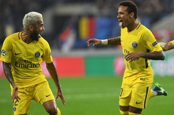 Dani Alves: 'No soy la niñera de Neymar ni de Cavani'