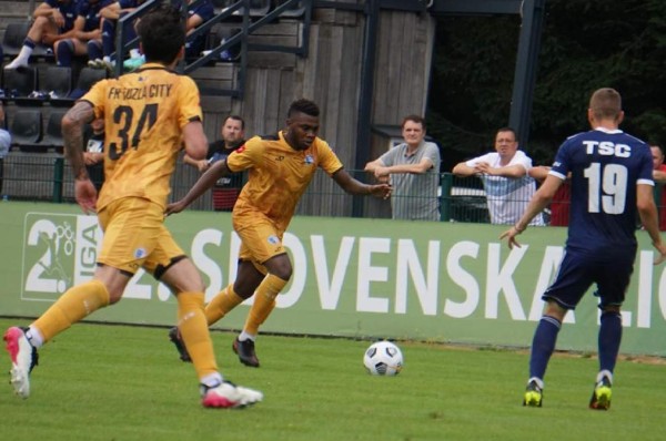 El hondureño Elmer Güity vuelve a ser titular con Tuzla City de Bosnia en triunfo sobre el FK TSC