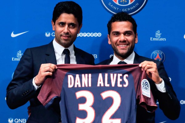 OFICIAL: Dani Alves deja plantado a Guardiola y ficha por el PSG