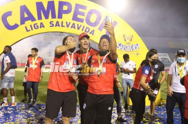 ¿Dónde vio Pedro Troglio el Olimpia-Motagua donde consiguieron el tricampeonato?