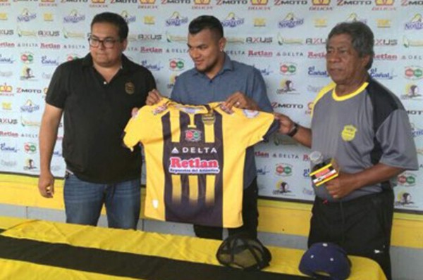 Mario Martínez es presentado como jugador del Real España