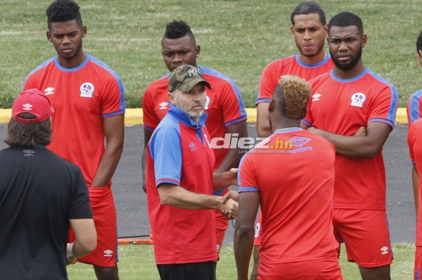 FOTOS: La tristeza de Ferrari y la charla de Beckeles con el preparador físico
