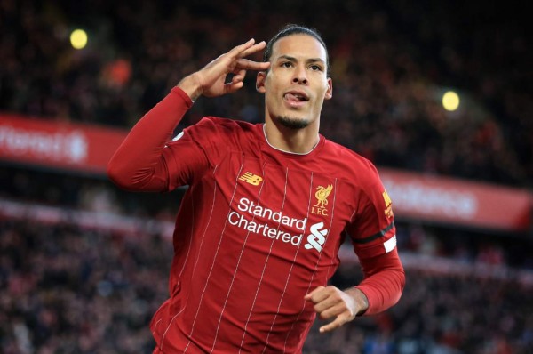 Van Dijk, de lavar platos a mejor defensa de la Premier League