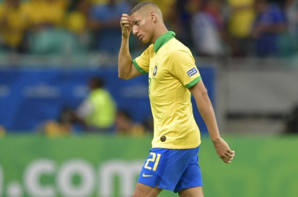 Richarlison, excluido de la selección de Brasil por sufrir paperas