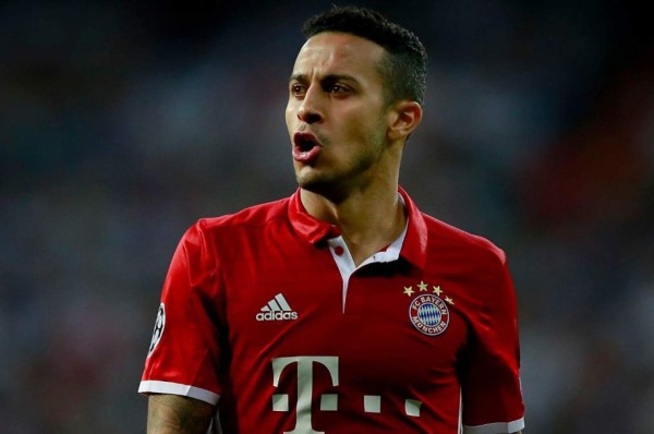 Thiago Alcántara, indignado por tener que jugar mañana pese a la crisis del coronavirus