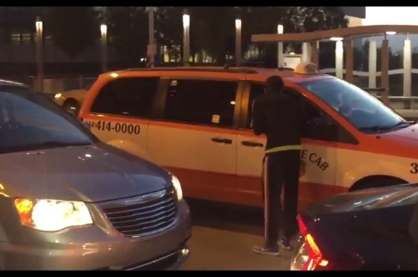 Mexicano Jürgen Damm olvida teléfono en un taxi y el chofer se lo devuelve