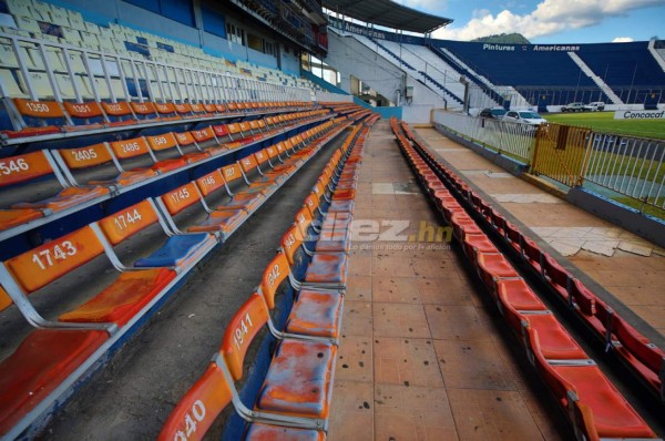 Ni con maquillaje luce bien el estadio Nacional: Agujeros en las graderías, engramillado dañado y láminas como 'adornos'