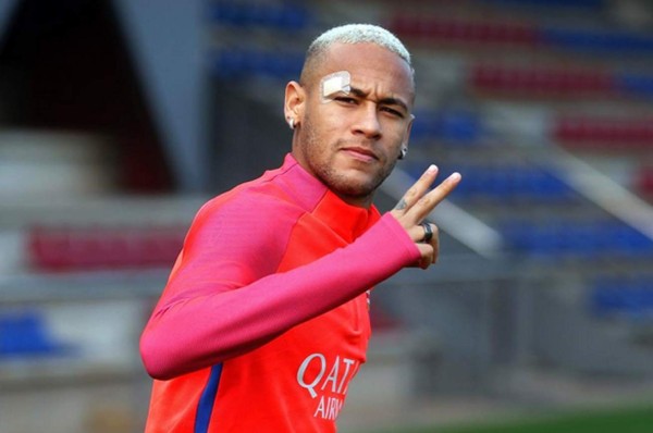 En fotos: Los futbolistas que se han teñido el pelo de rubio