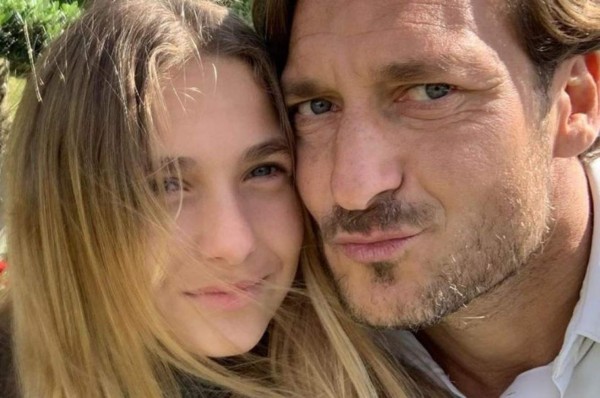¡Escándalo! Totti, indignado con una revista italiana por sexualizar el cuerpo de su hija de 13 años
