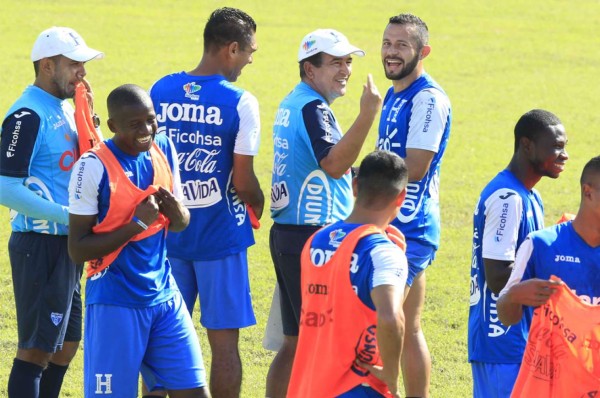 Boniek García entrena con el grupo y este es el posible 11 de Honduras
