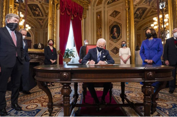 Reforma de Joe Biden otorgaría ciudadanía a indocumentados 'dreamers' y personas con TPS