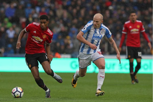 Manchester United se derrumba ante el recién ascendido Huddersfield