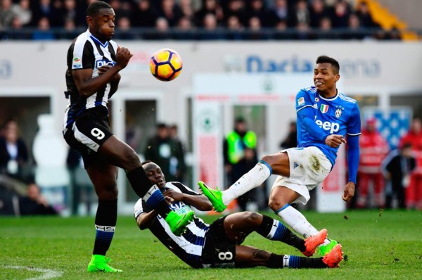 Juventus se distancia de la Roma pese a empatar ante el Udinese